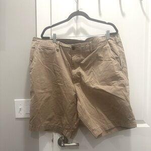 American Eagle Tech Twill Khaki Shorts - Khaki size 44